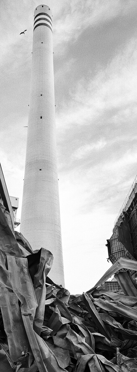 Chimney of the Litoral Thermal Power Station during dismantling