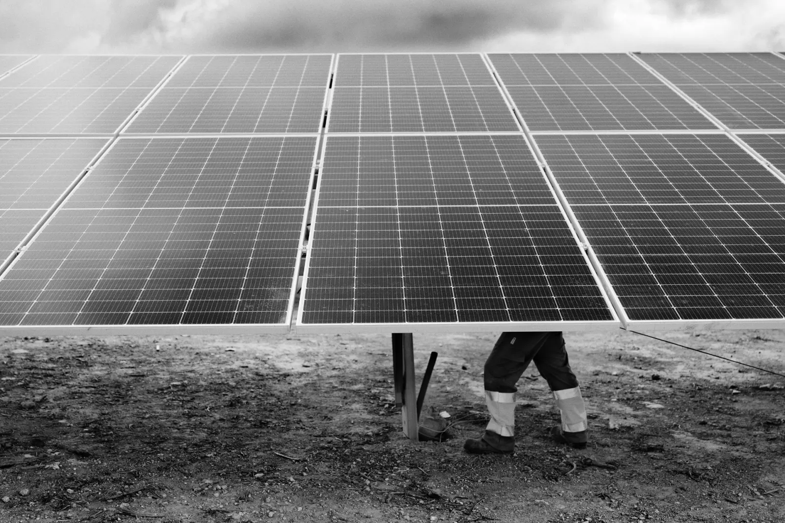 Worker operating among photovoltaic panels at the Andorra site